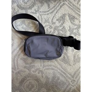 LULULEMON EVERYDAY BELT BAG - LIGHT PURPLE - USED ONCE ,‎ EUC
